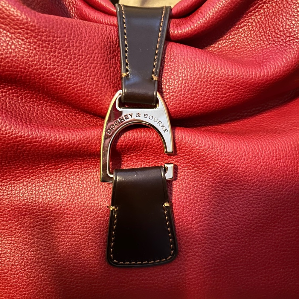 Stylish Red Dooney and Bourke Shoulder Tote Bag - - Picture 5 of 8